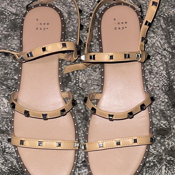 A new Day sandals - Picture 3 of 3